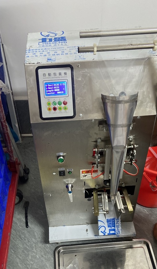 Hình ảnh thực tế của máy đóng gói chất lỏng mini