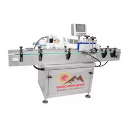 Máy dán nhãn trong dây chuyền đóng gói dung dịch lỏng tự động