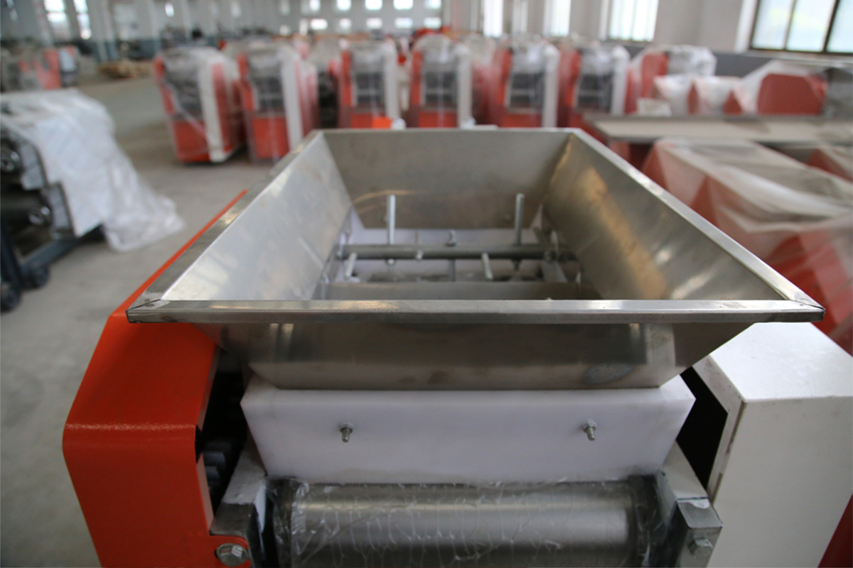 Máy Làm Mì Tôm Tự Động - Dây Chuyền Sản Xuất Mì QM-MT7-260 3 Mieng pheu