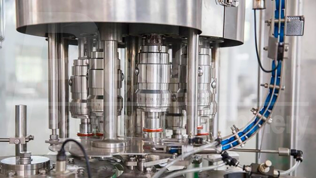 Đầu cấp nắp và chụp siết nắp tự động 