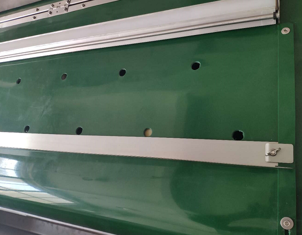 Băng tải máy hút chân không liên tục