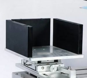 Khuôn cố định sản phẩm khi dán nhãn