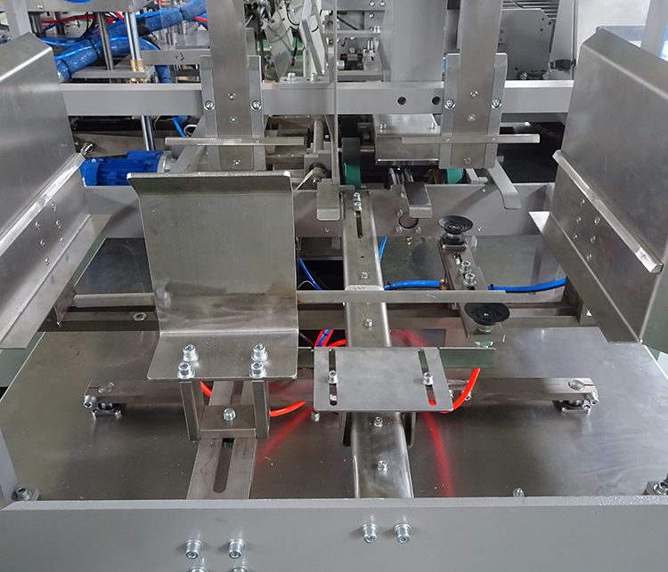 Bộ phận hút và giữ tạo hình thùng carton