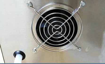 Đầu thoát nhiệt giúp máy có nhiệt độ cố định và ổn định khi dùng