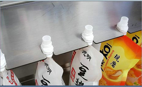 Thanh cố định cổ túi có rãnh thông minh